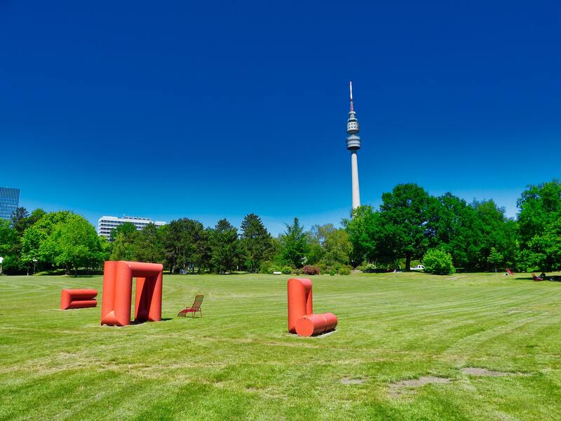 dortmund parc et tour ciel bleu