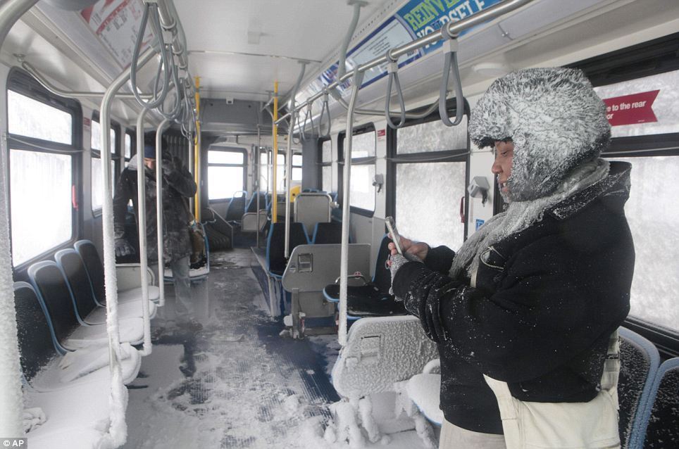 Bus de nuit / bus couchette : mes astuces pour survivre au trajet neige dans le bus