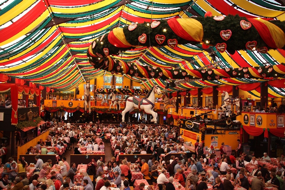 oktoberfest 2018 tente biere munich fête foule octobre