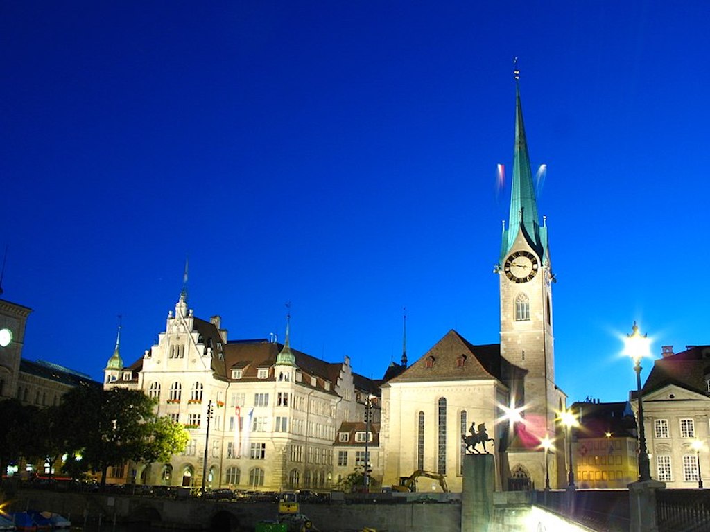 ou partir en novembre zurich fraumunster eglise tour nuit suisse