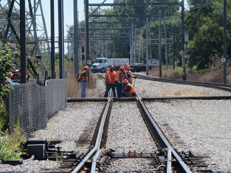 greve SNCF 2019 - cheminot sur les rails