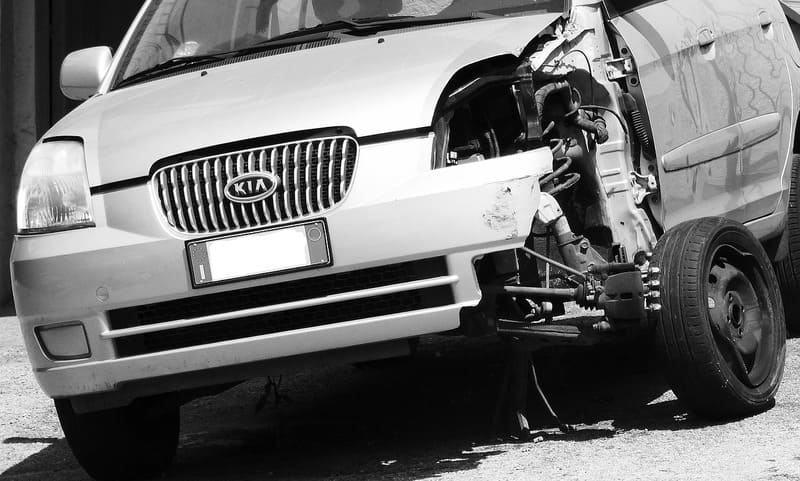 assurance auto - accident de voiture et dégâts matériels