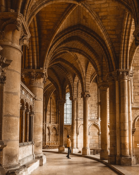 Influenceurs voyage : le top 3 des comptes à suivre cet été 2020 @brunomaltor Bruno Maltor Reims Basilique Saint-Rémi
