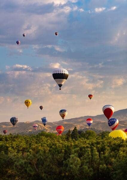 vacances ete montagne - vol montgolfière montagne été 2020