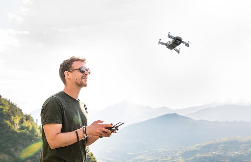 vacances ete montagne - pilotage de drone les menuires 