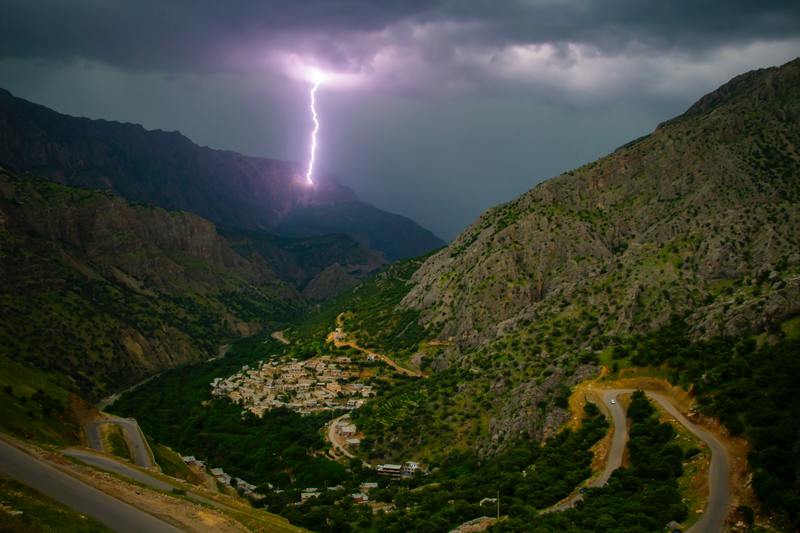 orage de montagne et éclair