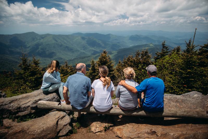 famille en montagne pour petits et grands