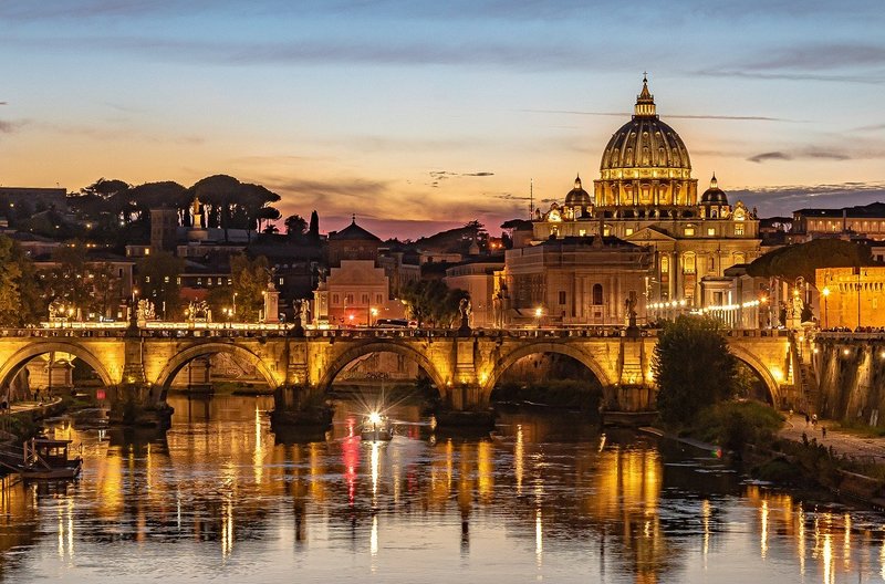 rome de nuit - ville illuminée - Italie