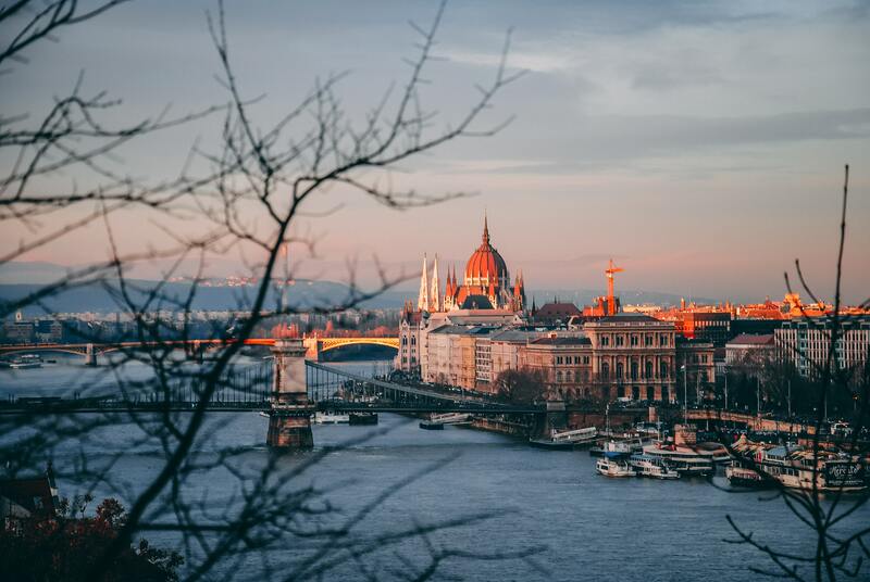 budapest danube branche et paysage coucher du soleil