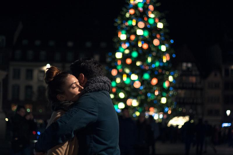 sapin de Noël calin homme femme Noël strasbourg