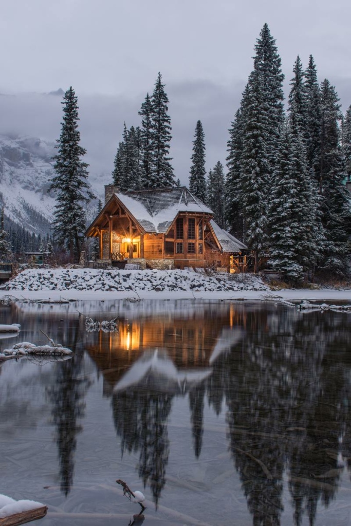 esmerald lake canada - chalet lac neige et lumière