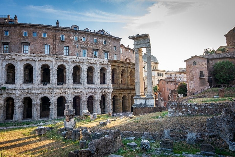 photo du colisée de rome en plein jour