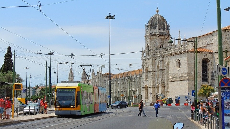 photo de Madrid, centre ville transports et cathédrale