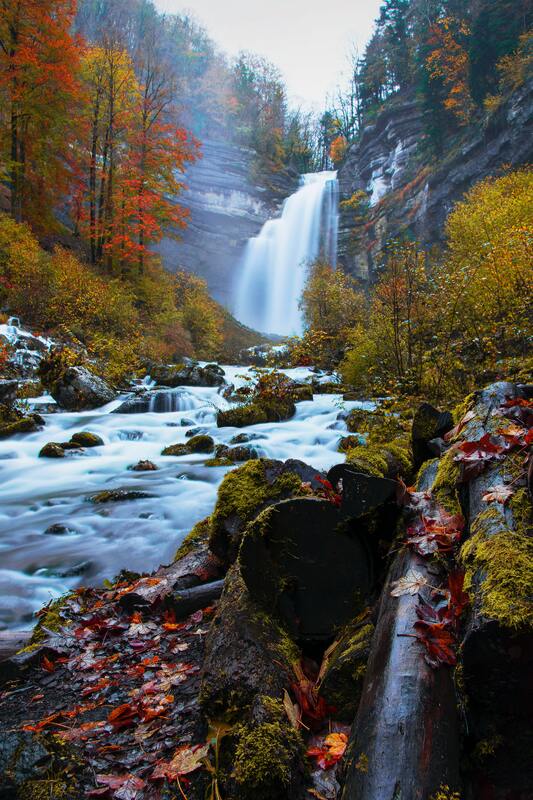 cascade du hérisson dans le Haut-Jura automne