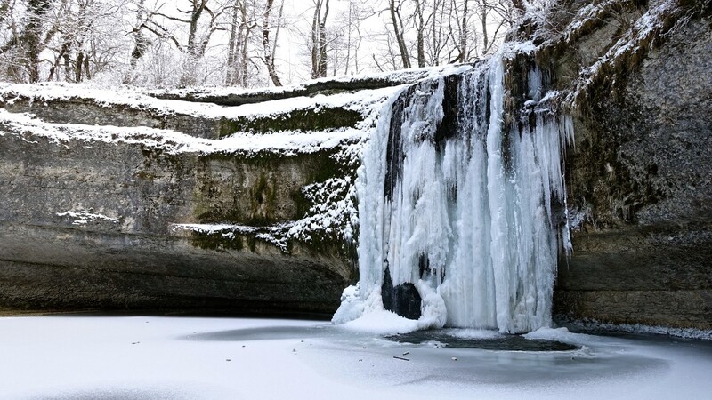 cascade de glace - cascade du hérisson - activité hiver jura