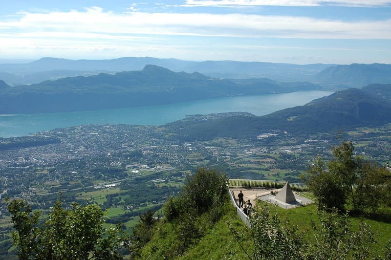 vue panorama lac du bourget - lac de france