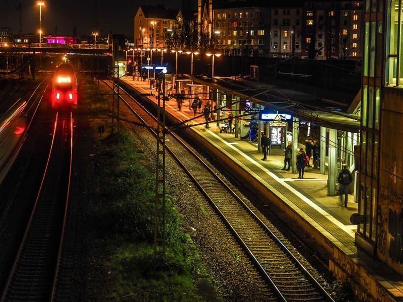 quai de gare nuit 