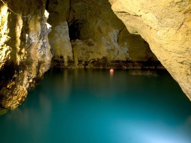 grotte de Szemlöhegyi eau pure