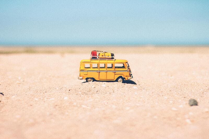 mini bus - jouet - plage