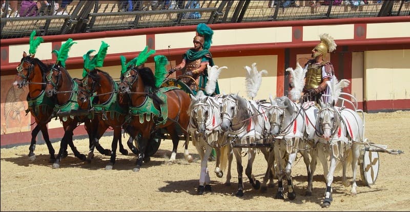 Spectacles romain parc attraction puy du fou chevaux