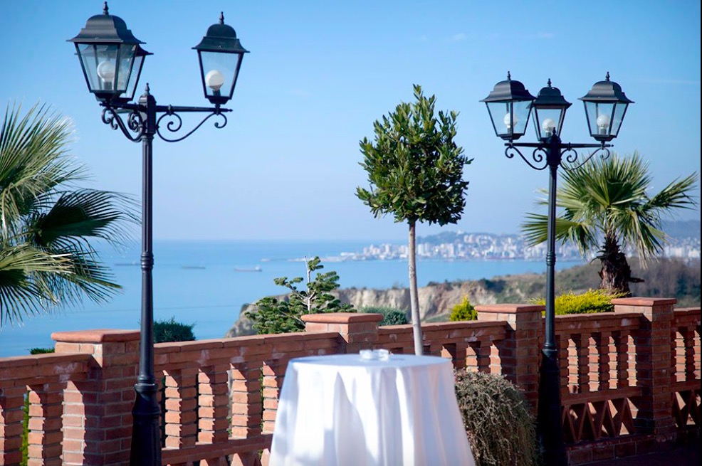 Vue sur la baie de Dürres (Kodra e Kuajve restaurant)