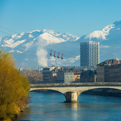 grenoble et chaîne des Alpes