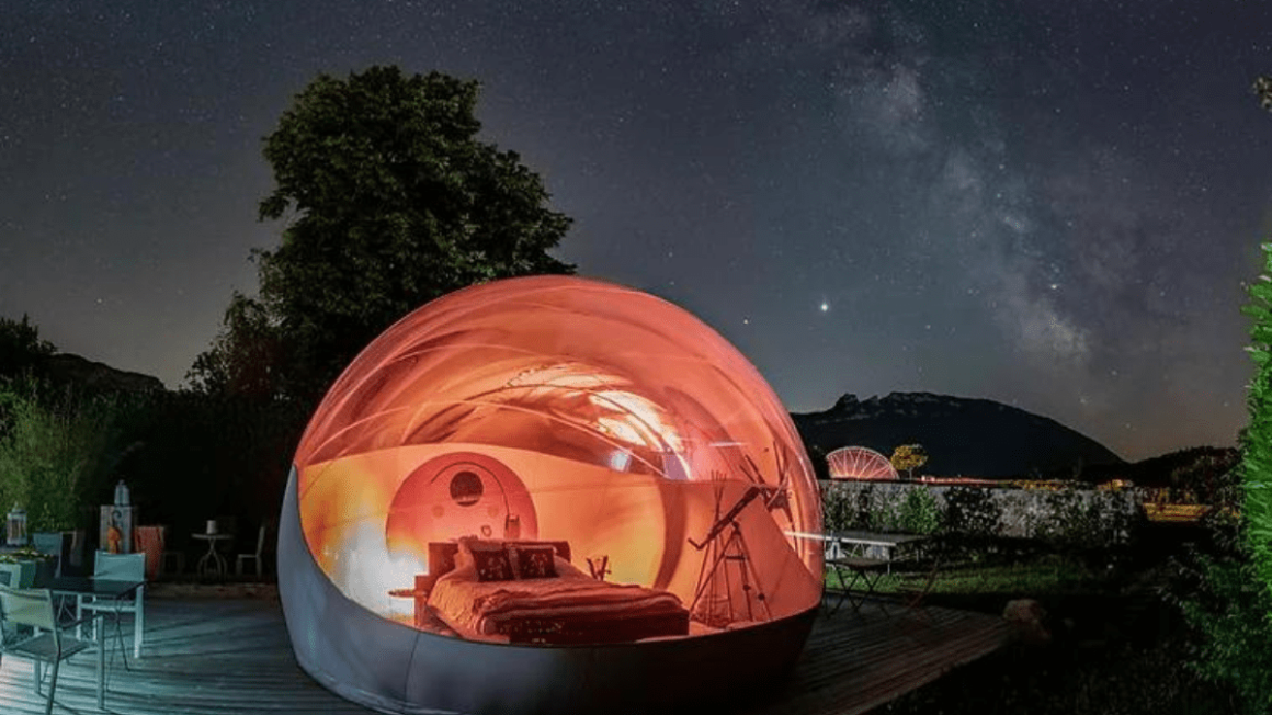 week-end à la montagne en amoureux : dormir dans une bulle savoie