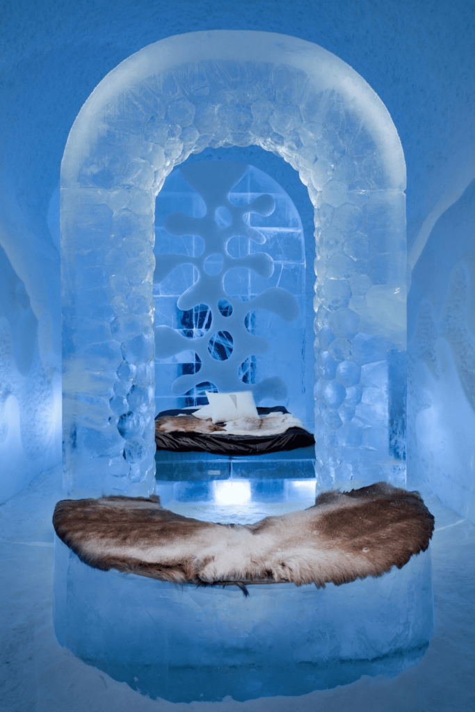 icehotel suède : nuit insolite en amoureux