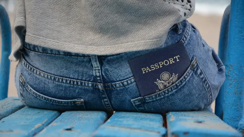 passeport périmé validité : peut on voyager ?
