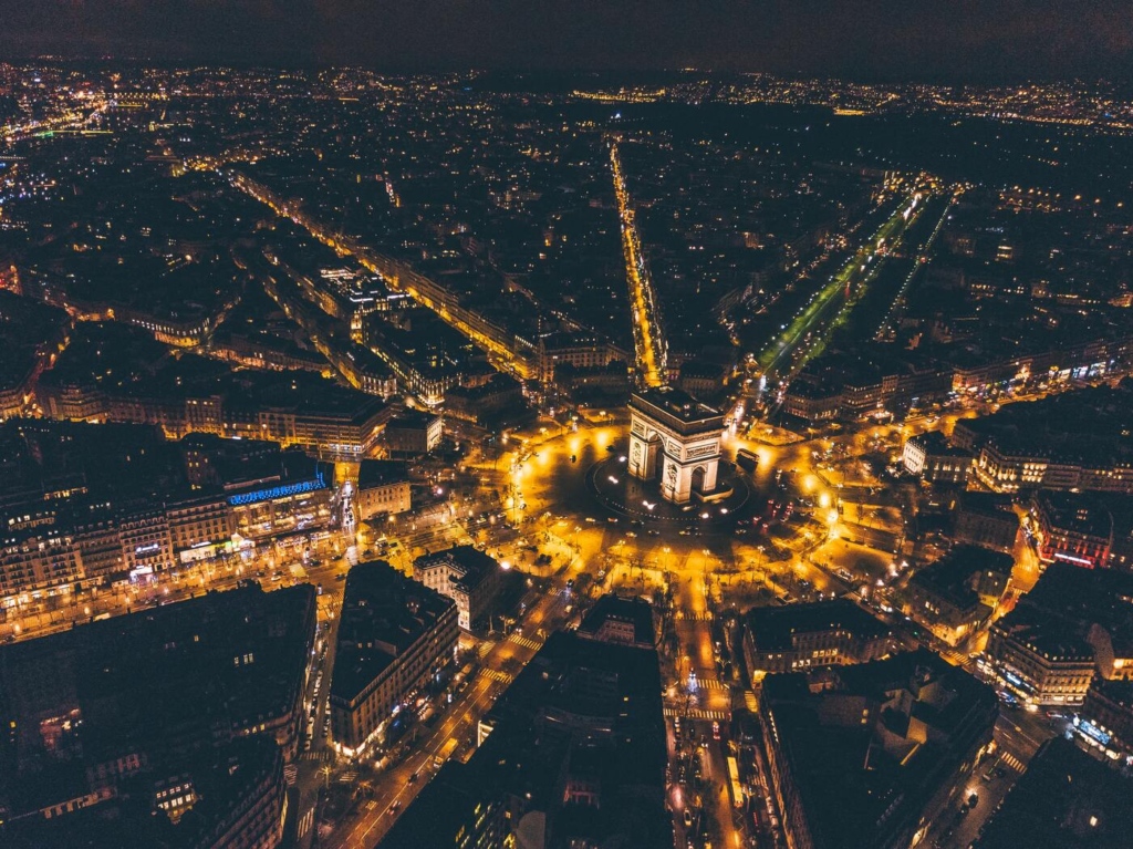 arc de triomphe de nuit 