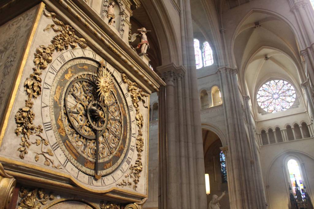 Les visites insolites à faire à Lyon horloge astronomique