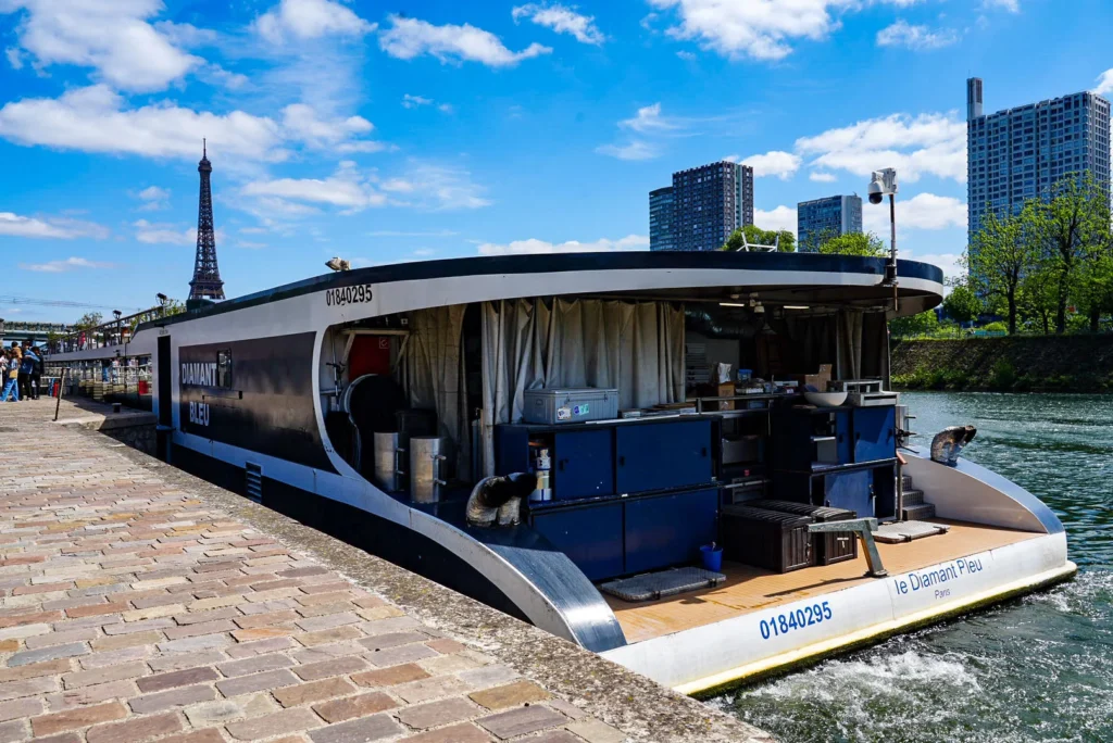 Dîner
croisière
à
Paris
