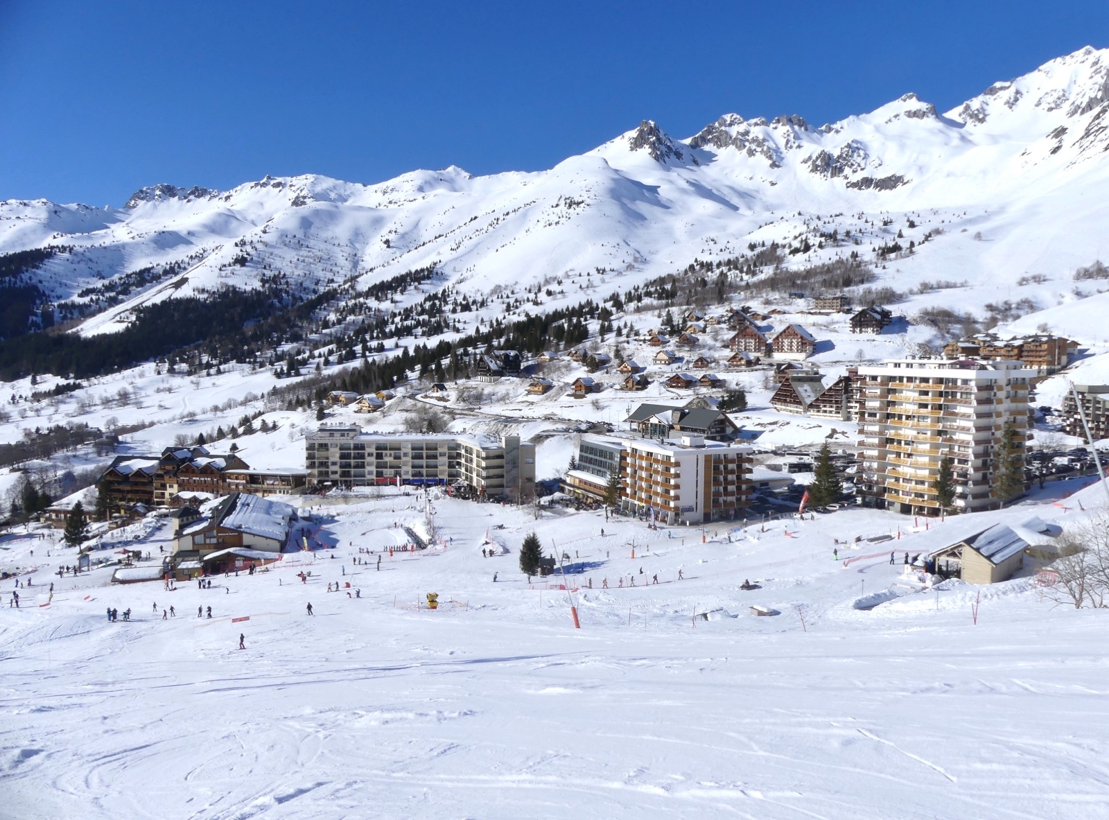 Vue hivernale de Saint-François-Longchamp 1650 depuis les pistes
