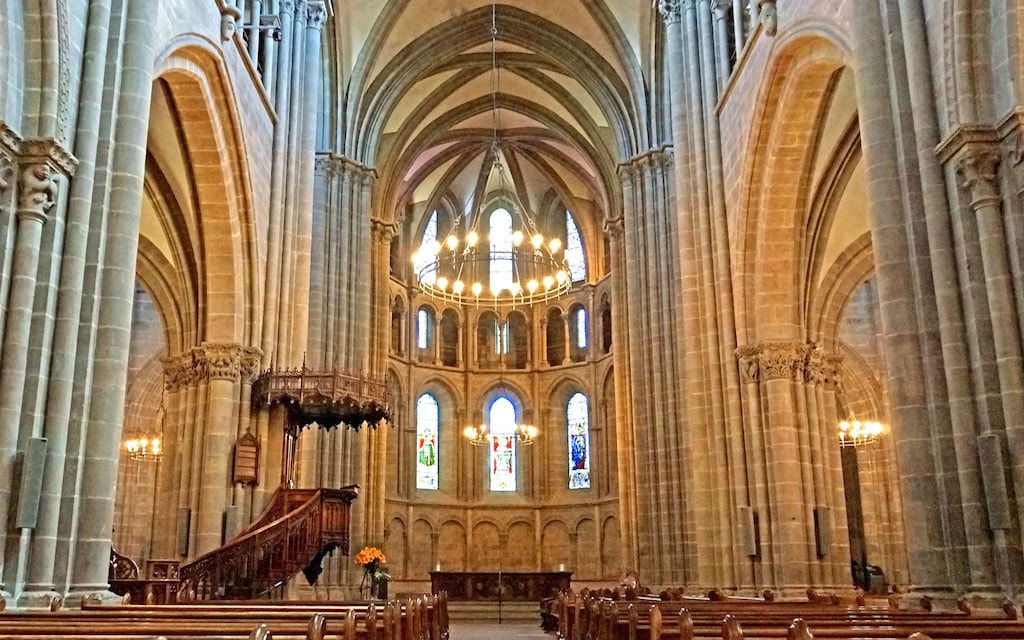 où partir en avril Cathédrale Saint-Pierre Genève