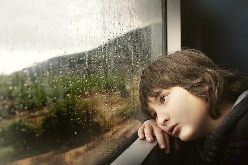 Mon enfant voyage seul en train : âge, quel accompagnement ?